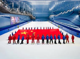 西班牙国家队相关人员也在考察他的表现并进行分析。@FabrizioRomano 来源：Madrid Zone🚨 最新动态：皇家马德里正在密切关注科莫队的哈科沃·拉蒙。