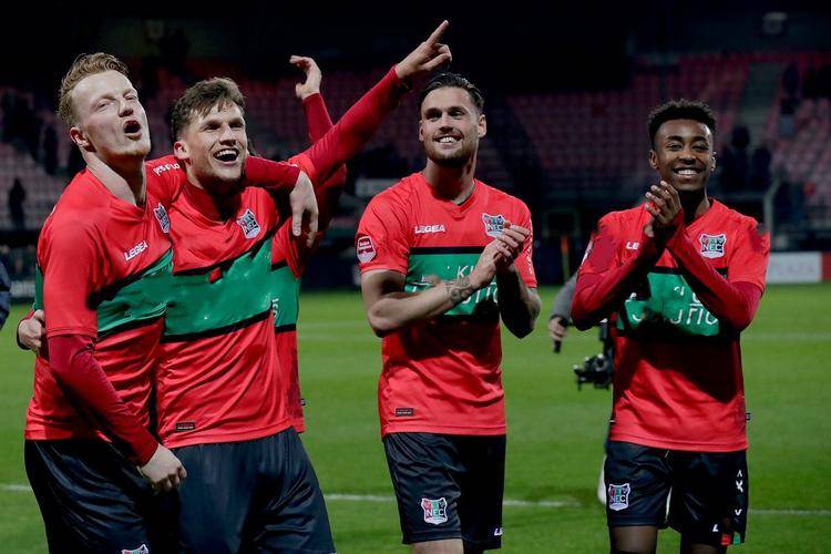 键时刻他依 键时刻他依